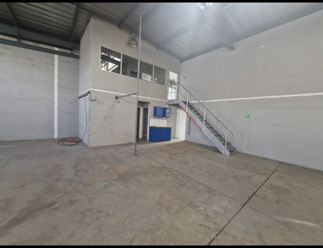 480M² WAREHOUSE TO LET IN DENVER
